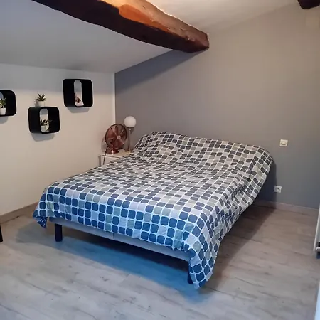 La Petite Maison De Charzais * فونتيناي لو كومت