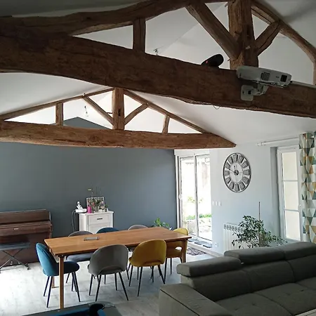 La Petite Maison De Charzais بيت للعطل *