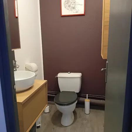 La Petite Maison De Charzais فونتيناي لو كومت