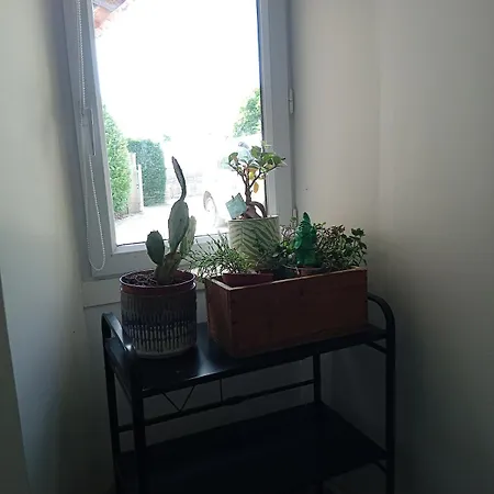 La Petite Maison De Charzais * فونتيناي لو كومت