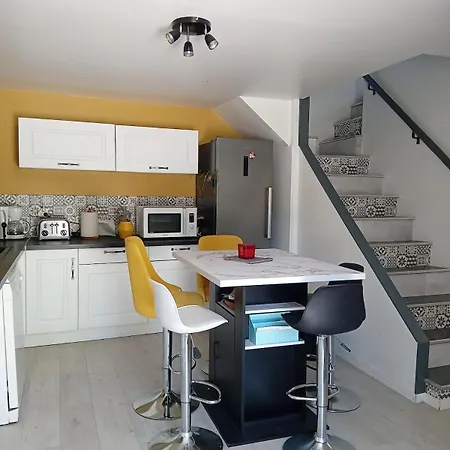 La Petite Maison De Charzais بيت للعطل *