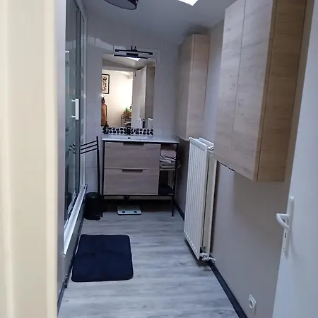 بيت للعطل La Petite Maison De Charzais فونتيناي لو كومت