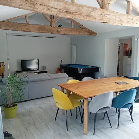 La Petite Maison De Charzais بيت للعطل