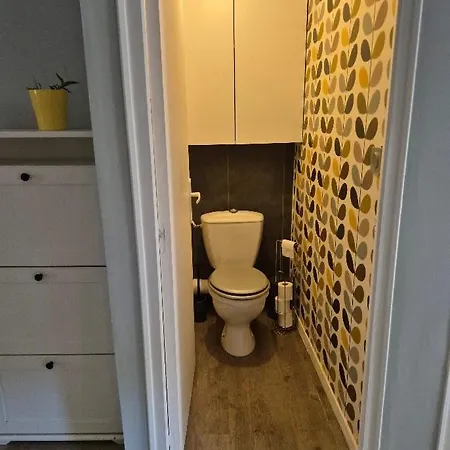 بيت للعطل La Petite Maison De Charzais فونتيناي لو كومت